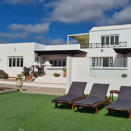 Villa Renovated Mahalo With Swimming Pool & Tennis Court